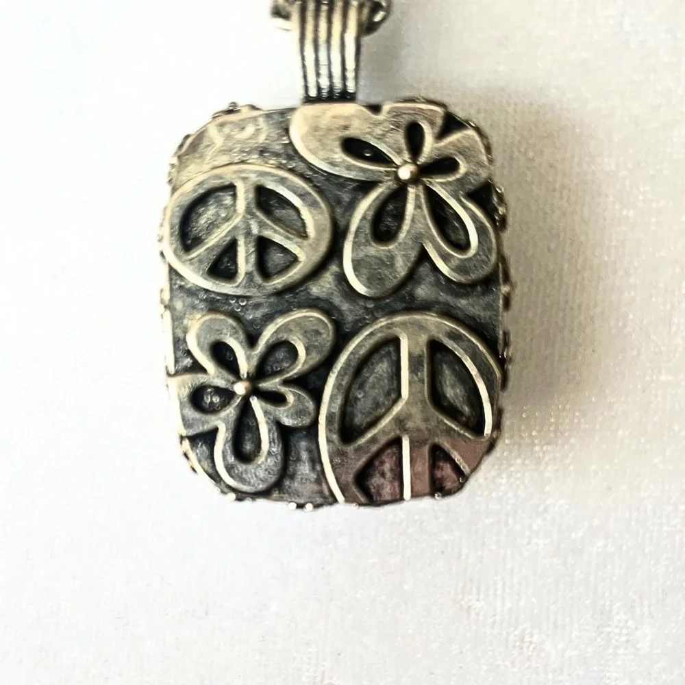 Lucky Brand Turquoise and Silver Reversible Pendant Necklace - Picture 3 of 4